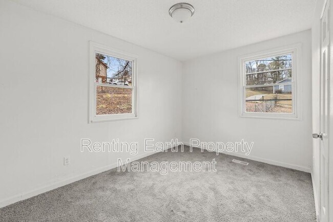 Building Photo - 1808 Brewster Rd