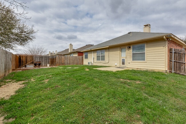 Building Photo - 1201 Roping Reins Way