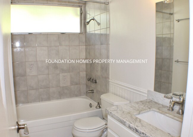 Building Photo - Dreamy Sleepy Hollow Single Story Mid-Cent...