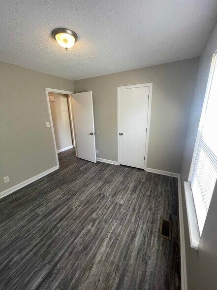 Building Photo - 641 Miles Ct