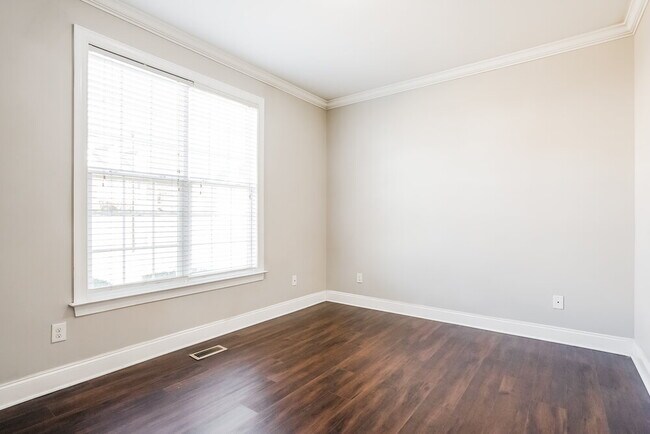 Building Photo - 308 Nelson Ln