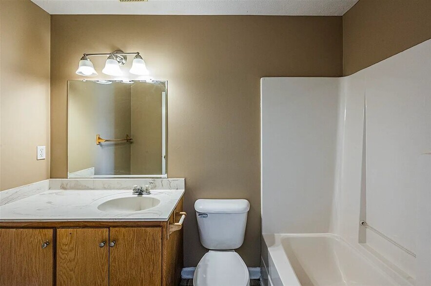 Building Photo - 133 Concord Dr