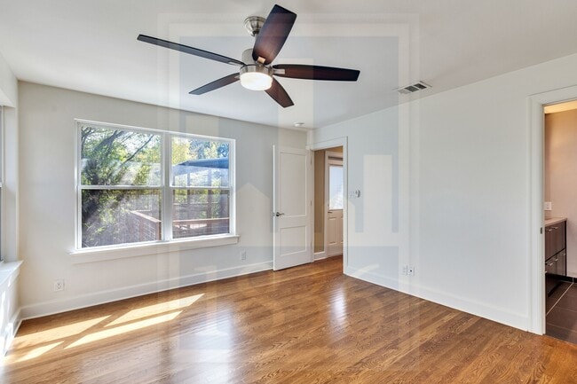 Building Photo - 1321 Bonham Terrace