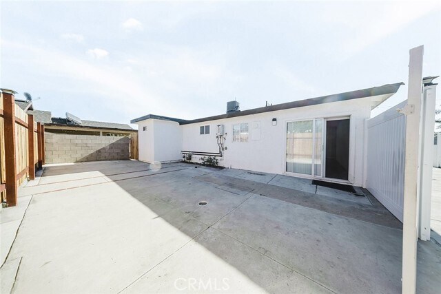 Building Photo - 10501 Cantara St