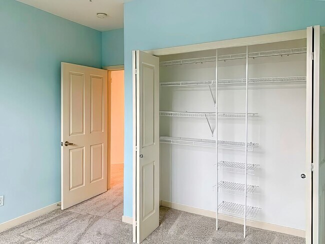 Building Photo - Penthouse condo in the ideal location in t...