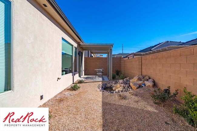 Building Photo - Fully Furnished Property in the Sun River ...