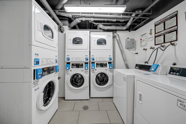 Building Photo - 899 Pine St