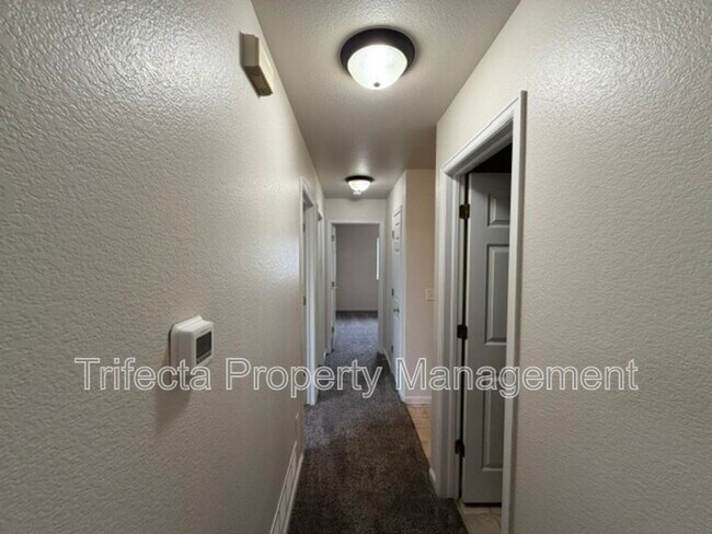 Building Photo - 3627 Glenbarr Ct