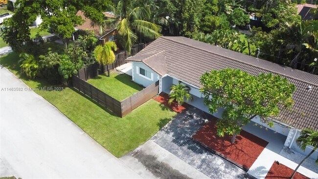 Building Photo - 3340 NE 13th Ave