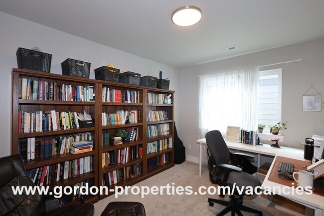 Building Photo - SE Golden Eagle Ln - 4 bedroom home in Hap...