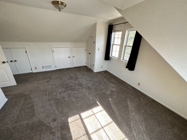 Building Photo - 236 S Helberta Ave