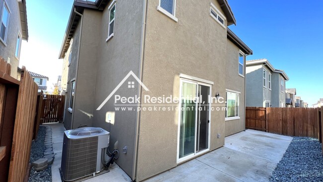 Building Photo - Newer 4bd/2.5ba Folsom Home with 2 Car Garage