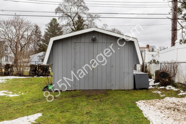 Building Photo - Charming Ranch Home: 3 Bed, 2.5 Bath in Wa...