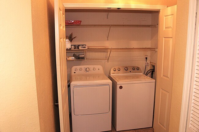 Building Photo - Lovely condo for Rent