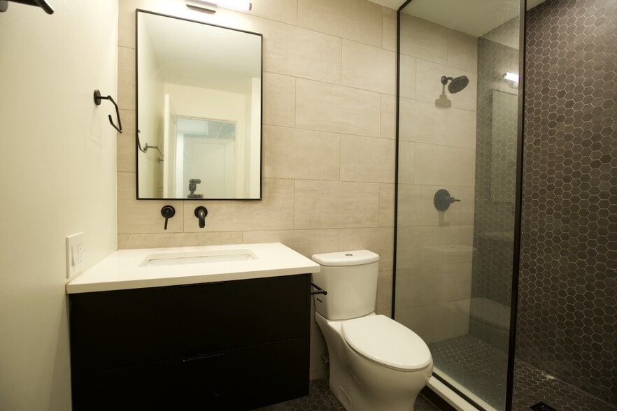 Building Photo - 843 W Grace St