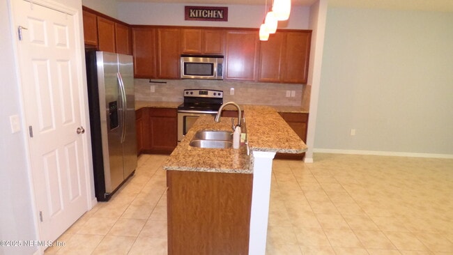 Building Photo - 7013 Coldwater Dr