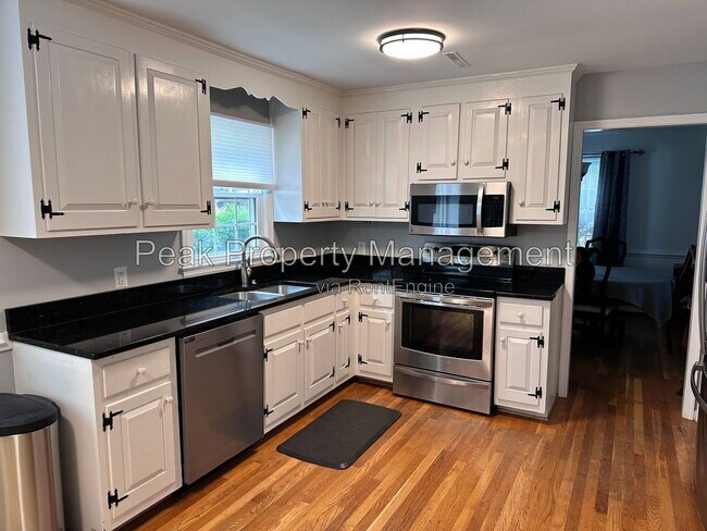 Building Photo - 1825 Red Queen Ct