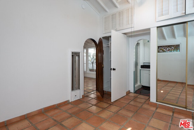 Building Photo - 14842 Morrison St