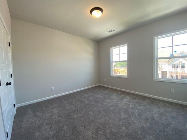 Building Photo - 5037 Silver Fox Trl