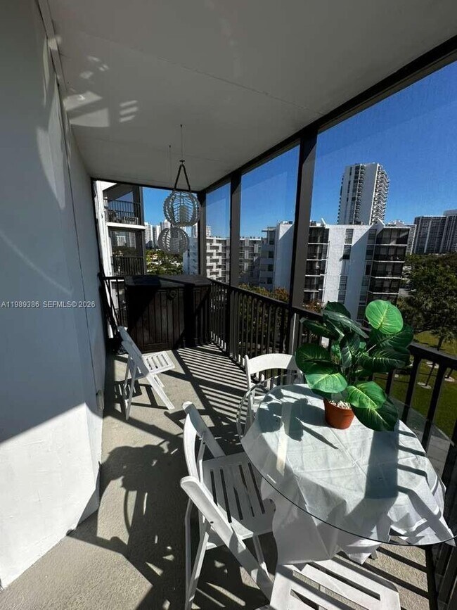 Building Photo - 3401 N Country Club Dr