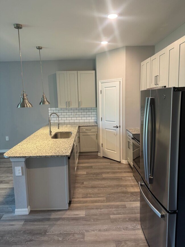 Building Photo - 1153 Oceanic Rd