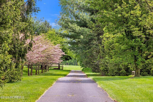 Building Photo - 13 Driftwood Ln