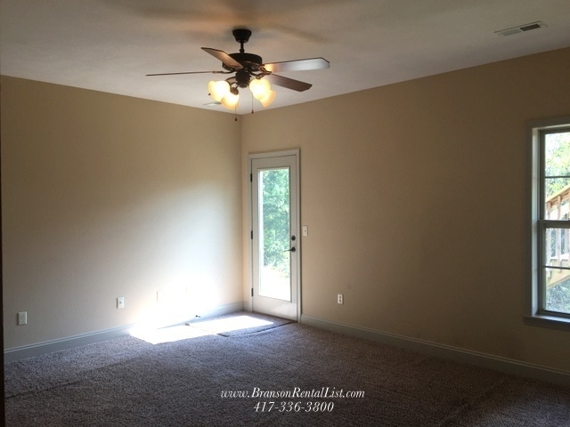 Building Photo - Fresh New Look - 4BR 21/2 Bath