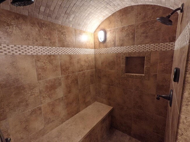 Building Photo - 538 S Fountaine St