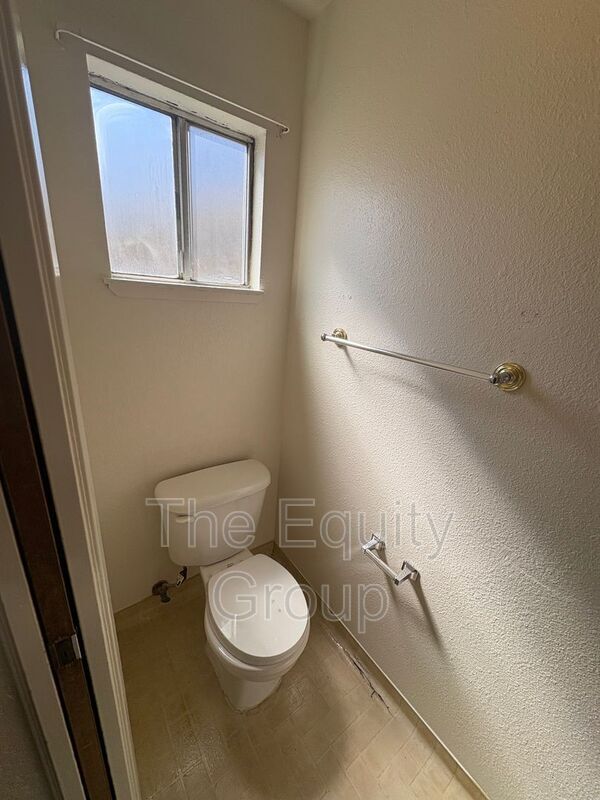 Building Photo - 947 W Seeger Ave