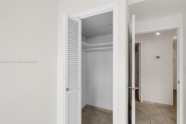 Building Photo - 1408 Brickell Bay Dr