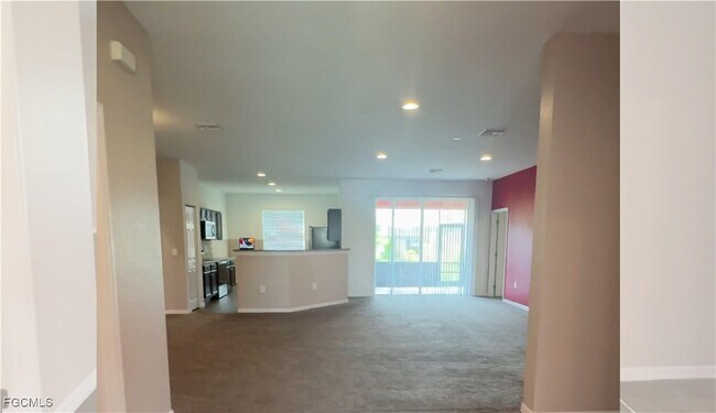 Building Photo - 1473 Bush St W