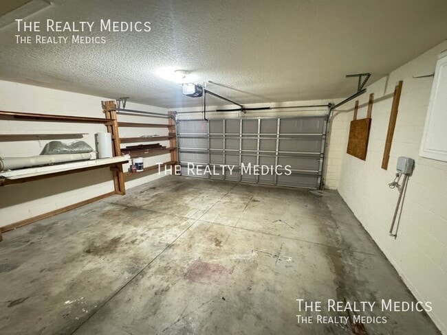 Building Photo - 2719 Crane's Cove Dr