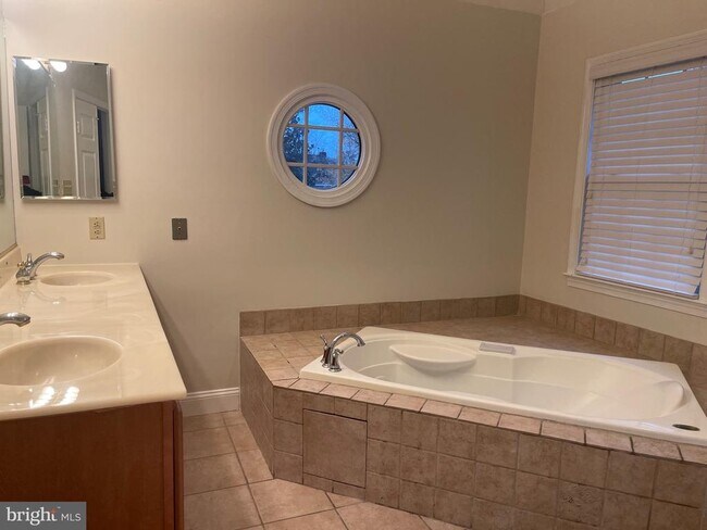 Building Photo - 11803 Bishops Content Rd