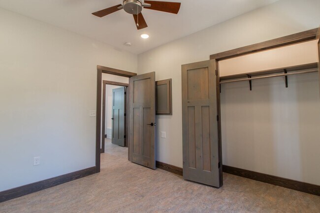 Building Photo - AVAILABLE AUGUST - Beautifully Renovated 2 bed/1bath Home on PARK POINT