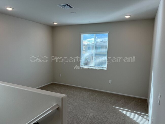 Building Photo - 2084 Mandarin Ln