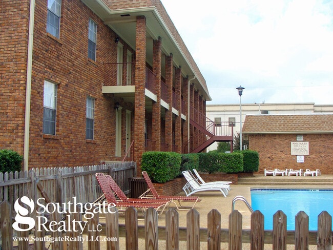 Building Photo - Hardy Manor Apartment Homes