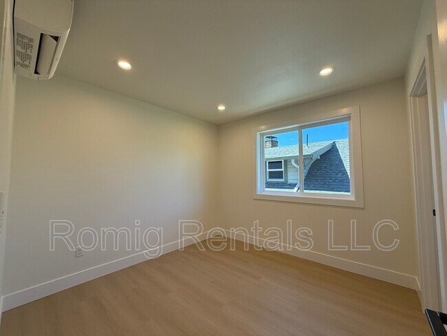 Building Photo - 2111 E Mill Plain Blvd