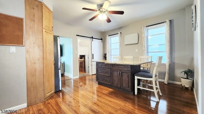 Building Photo - 11 Banta Ave