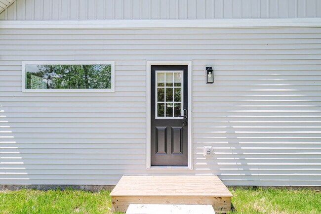 Building Photo - 2171 Sugar Grove Ave