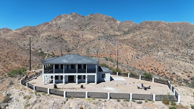 Building Photo - 339 Circulo Chica