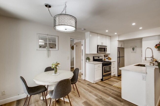 Building Photo - Remodeled Condo in the Heart of North Park