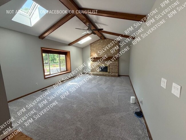 Building Photo - 869 Timberline Dr