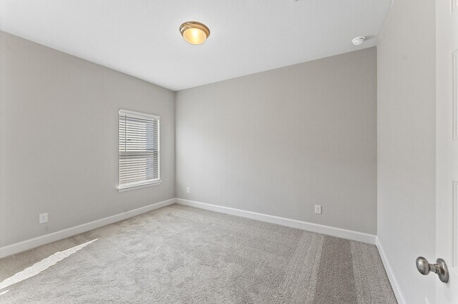 Building Photo - 528 Oakview Bend Dr
