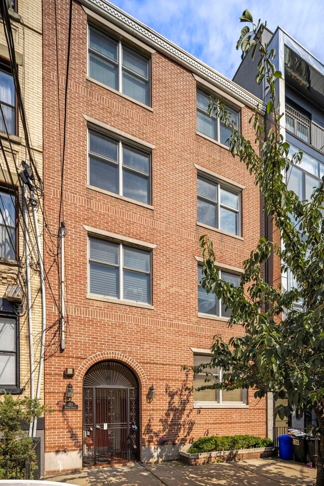 Building Photo - 321 Monroe St