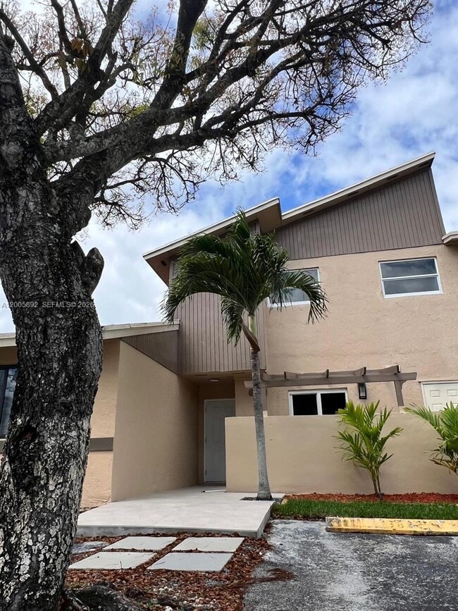 Building Photo - 3632 SW 112th Ave