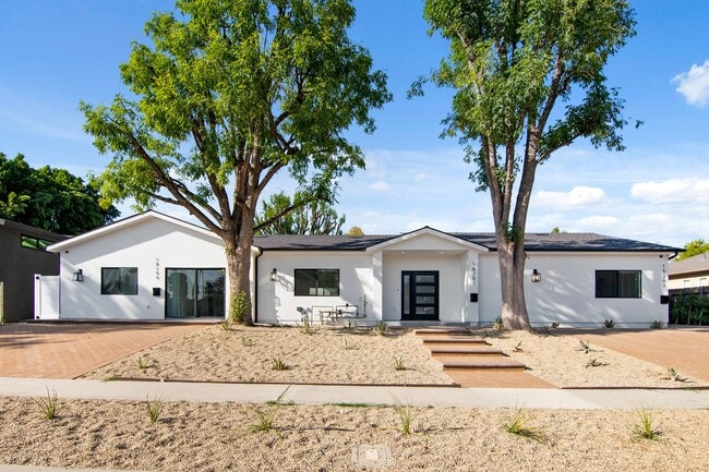 Primary Photo - Modern 5 bedroom House for lease in Northr...