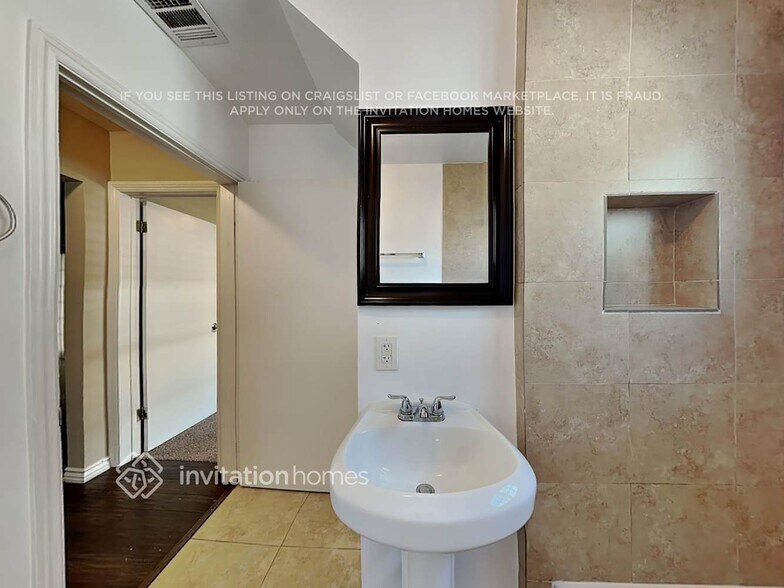 Building Photo - 8005 Quartz Ave