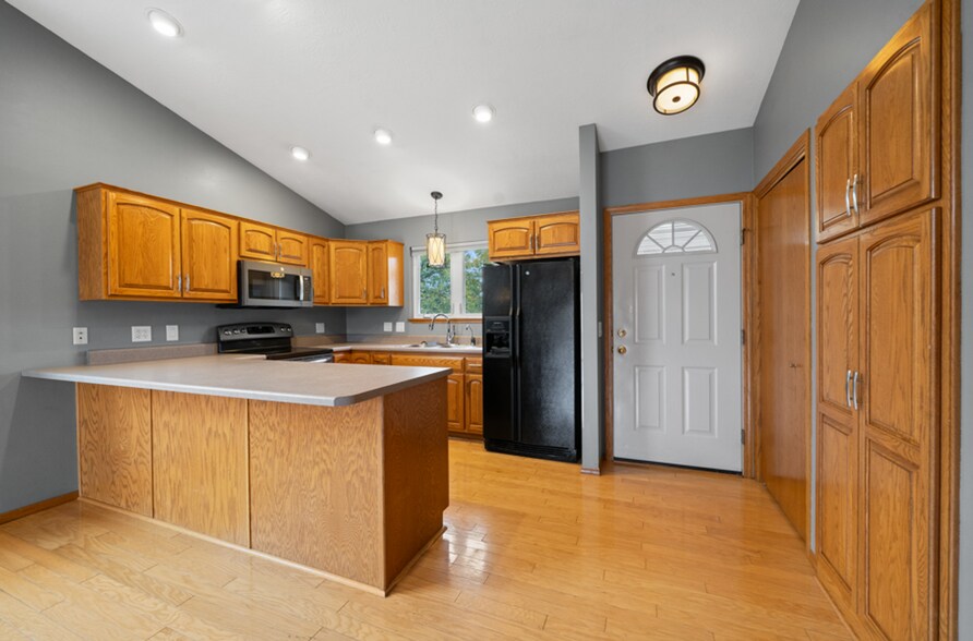 Building Photo - 1202 E 61st St