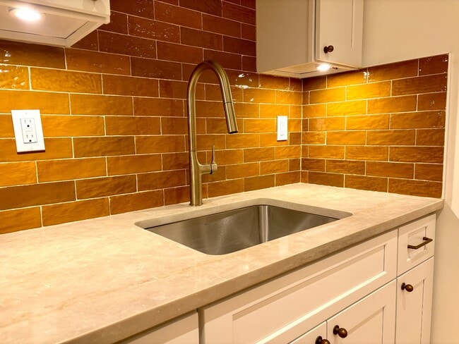 Building Photo - 2182 Davidson Ave