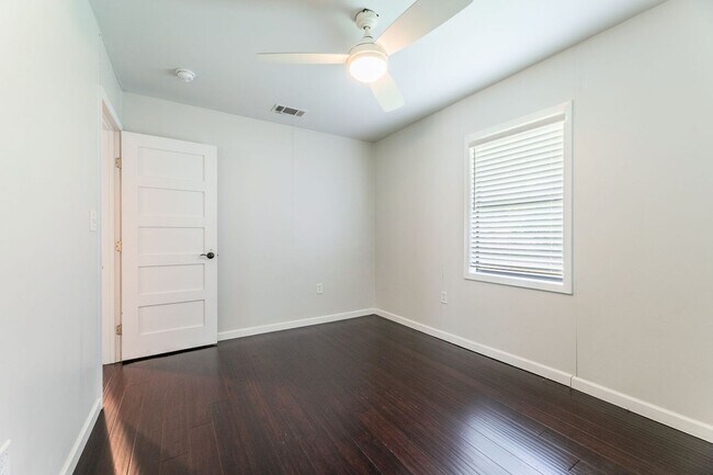 Building Photo - Charming & Updated Mid-Century 3 Bed/1 Bath in East Austin!